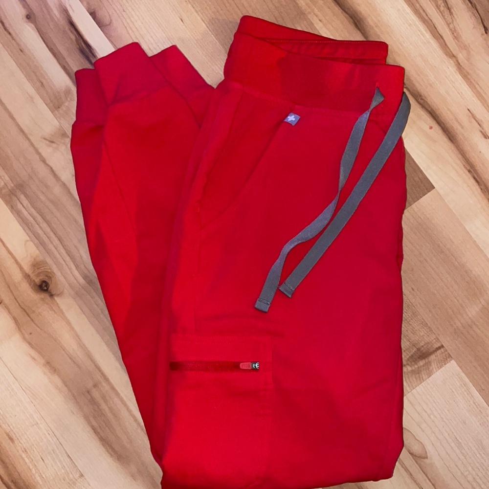 Figs Zamora Jogger Scrub pants- XS- Pop Red color
